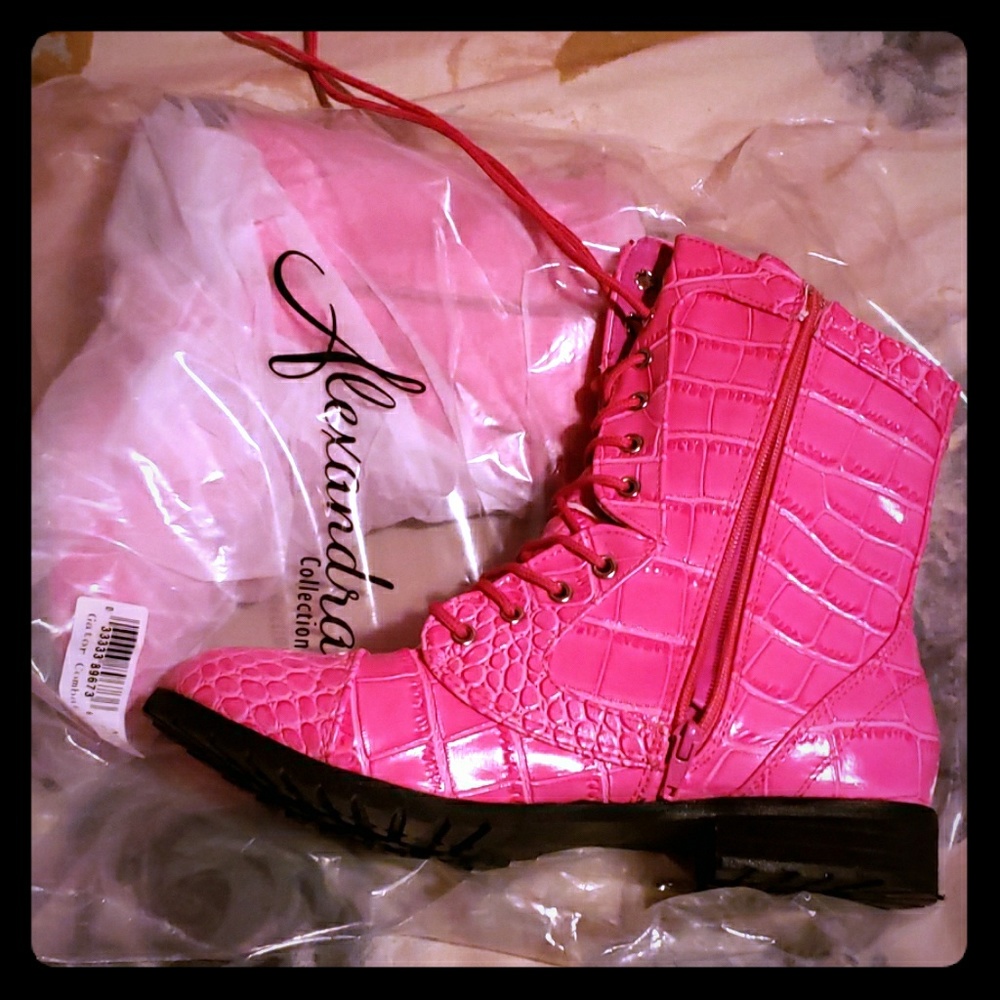 Pink Gator Boots..NWT
